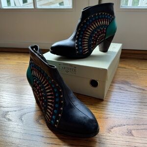 L'ATISTE Black and Teal Heeled Boots
